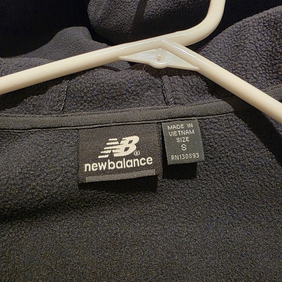 New Balance Men's Dark Gray Performance Jacket - Picture 3 of 5